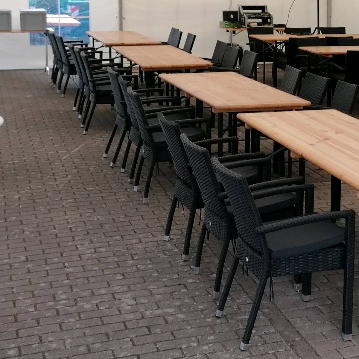 Tische und Stühle mieten in Lübeck